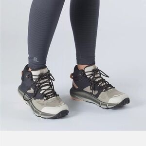 BNWT Salomon Women's Black, Peach and Cream Hiking Shoes Size 7.5